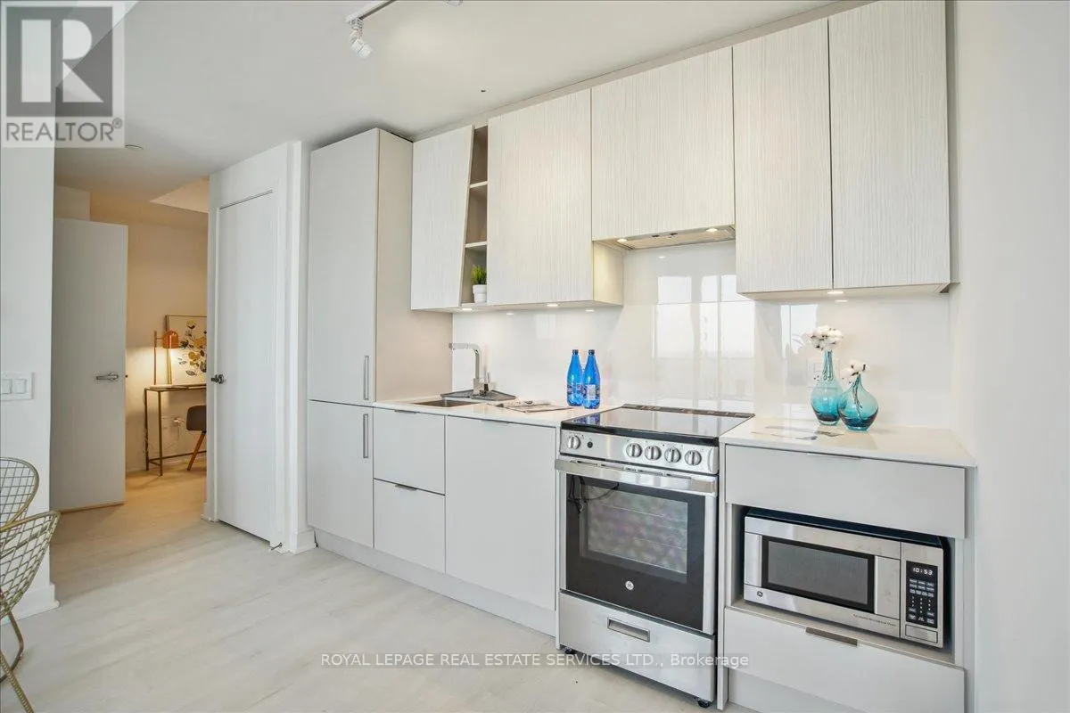 4301 - 3900 CONFEDERATION PARKWAY