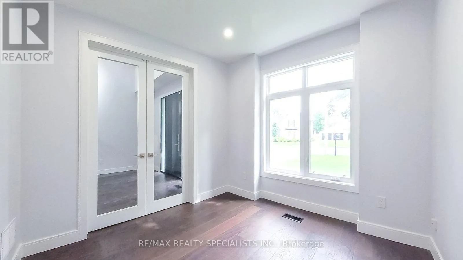 1029 LORNE PARK ROAD