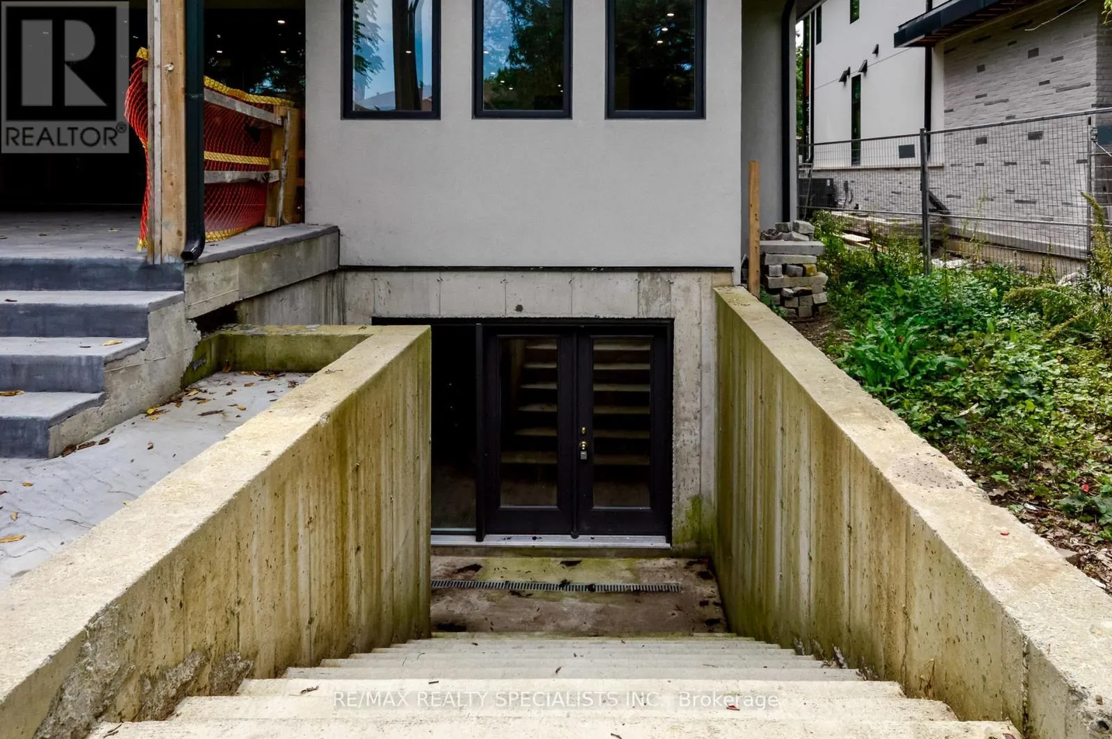 1029 LORNE PARK ROAD