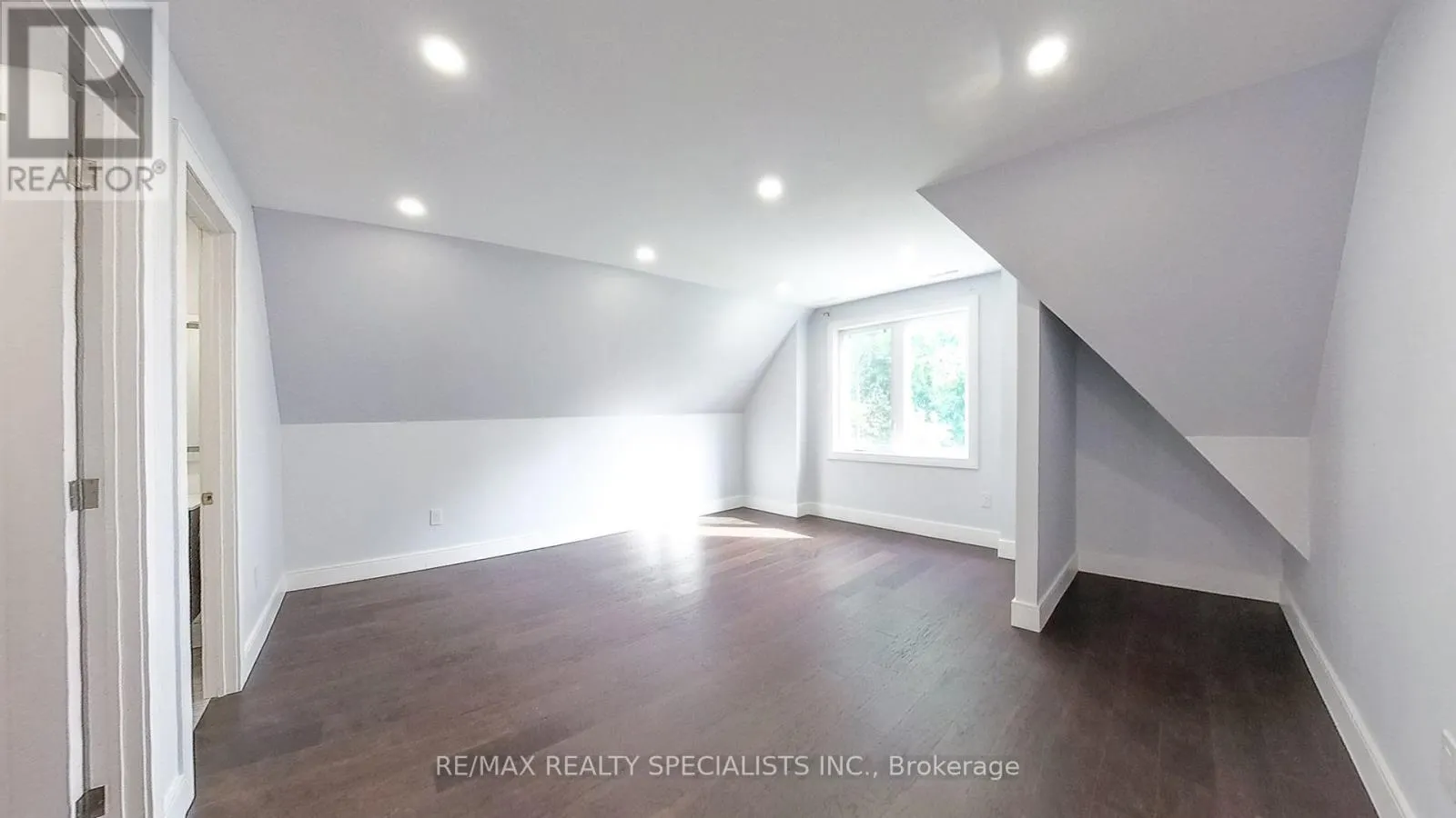 1029 LORNE PARK ROAD