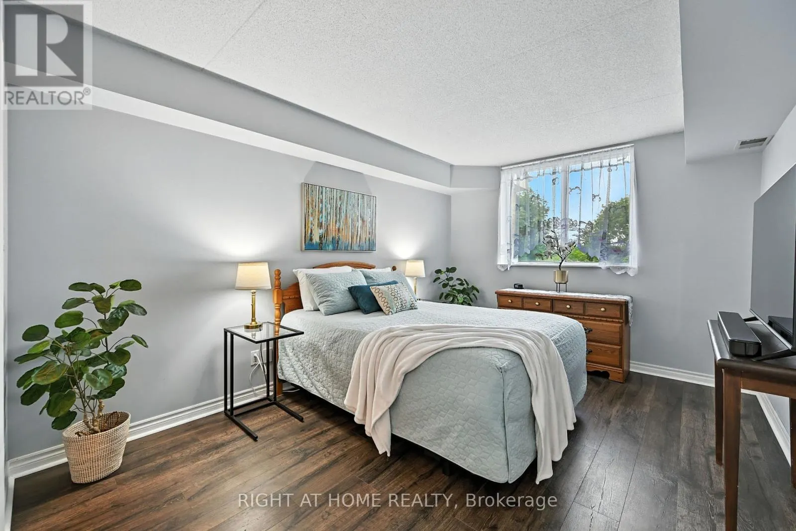 404 - 3499 UPPER MIDDLE ROAD