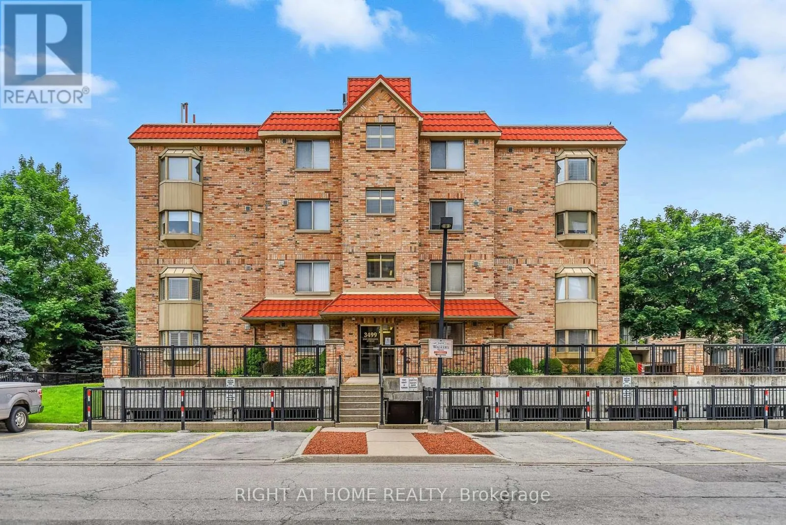 404 - 3499 UPPER MIDDLE ROAD