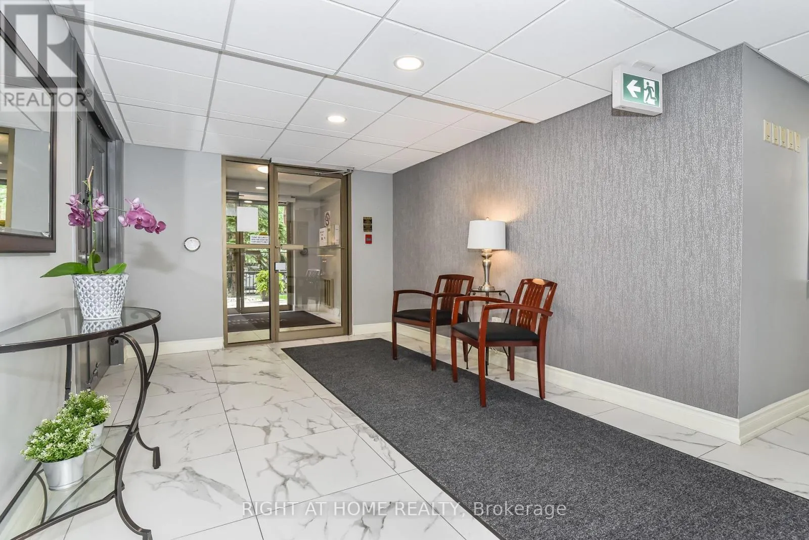 404 - 3499 UPPER MIDDLE ROAD