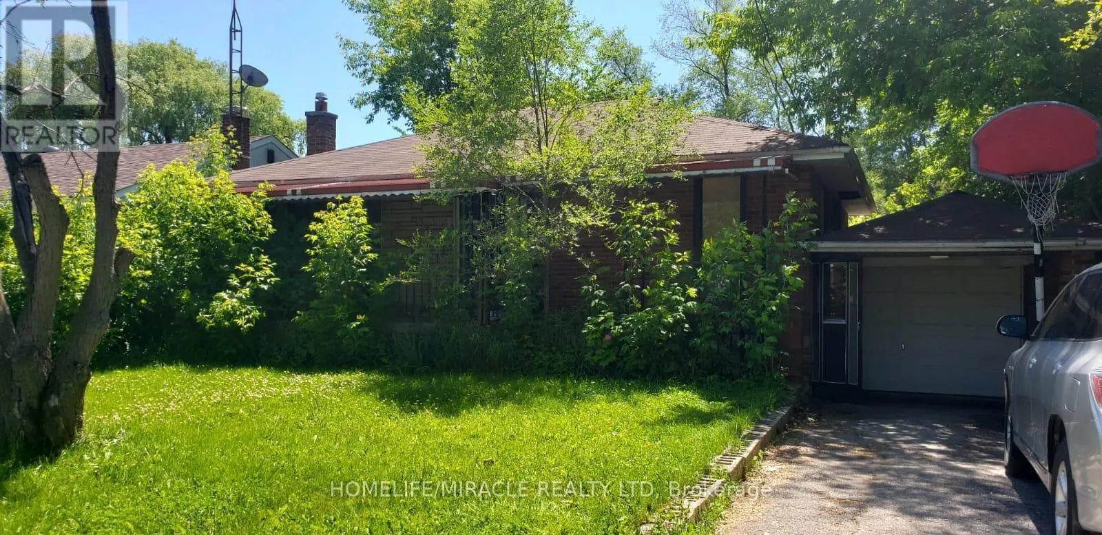 256 HILLSIDE DRIVE