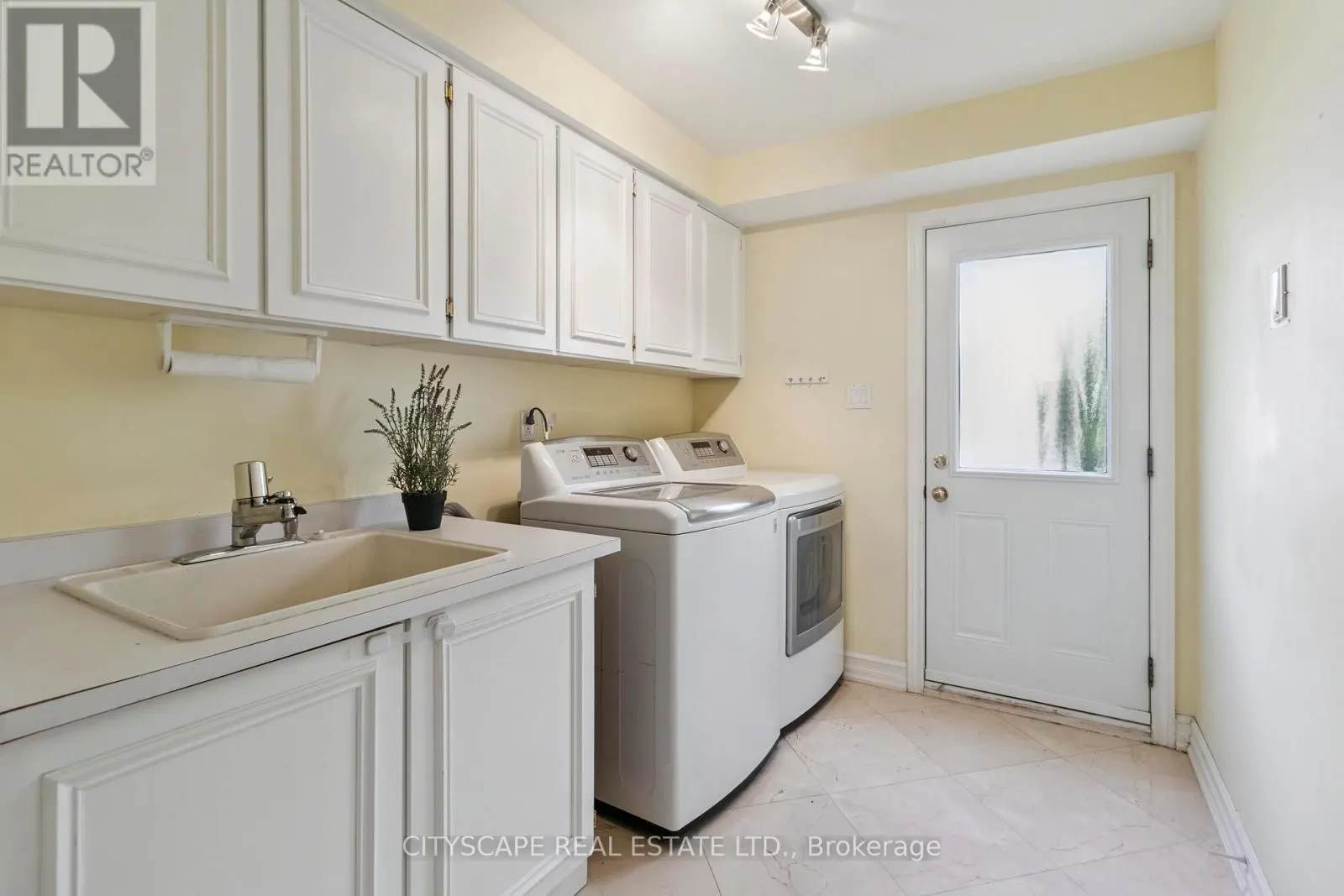 1836 FRIAR TUCK COURT