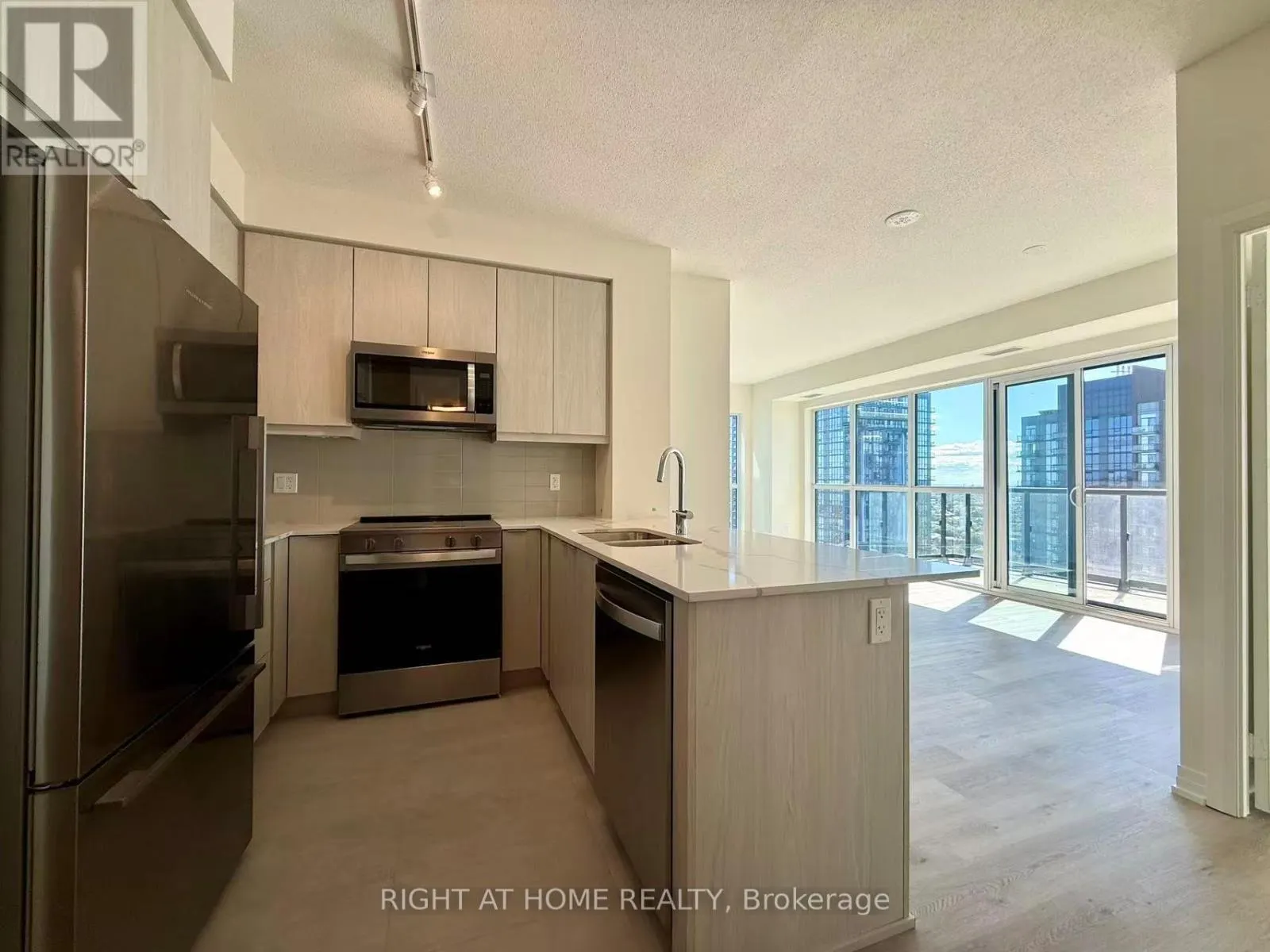 1804 - 15 WATERGARDEN DRIVE