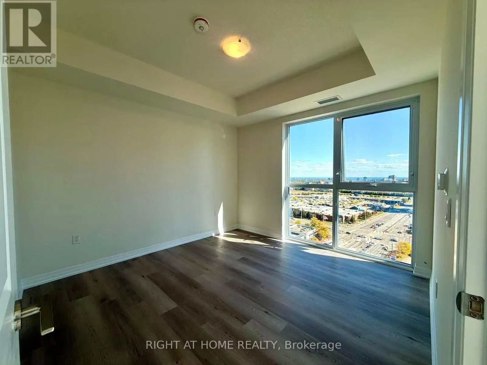 1804 - 15 WATERGARDEN DRIVE