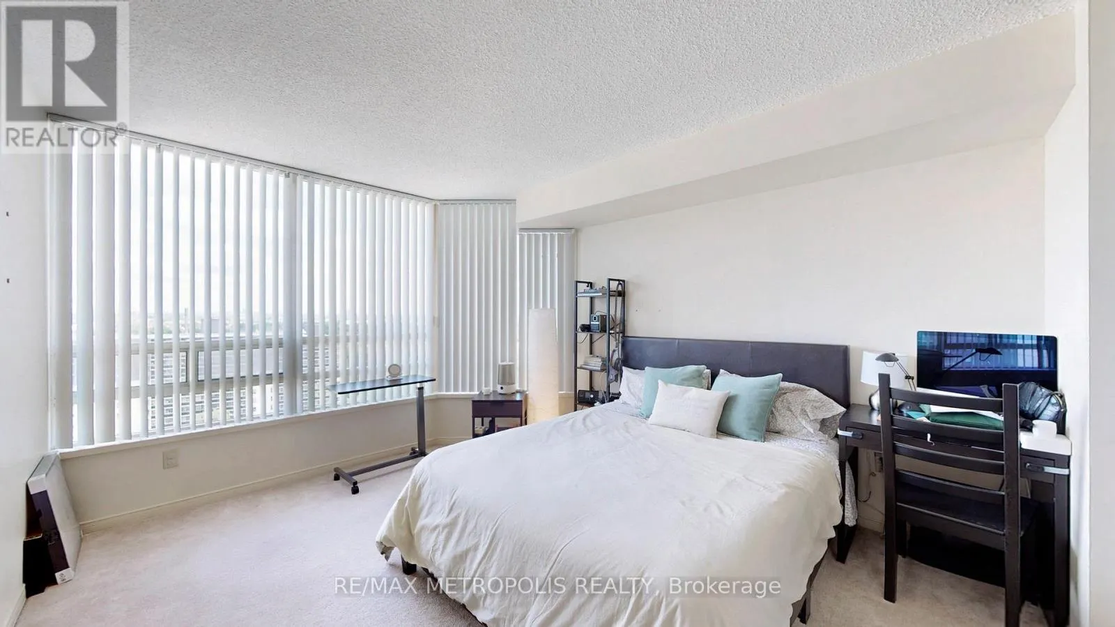 1709 - 75 KING STREET E