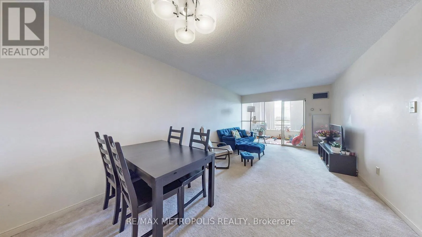 1709 - 75 KING STREET E