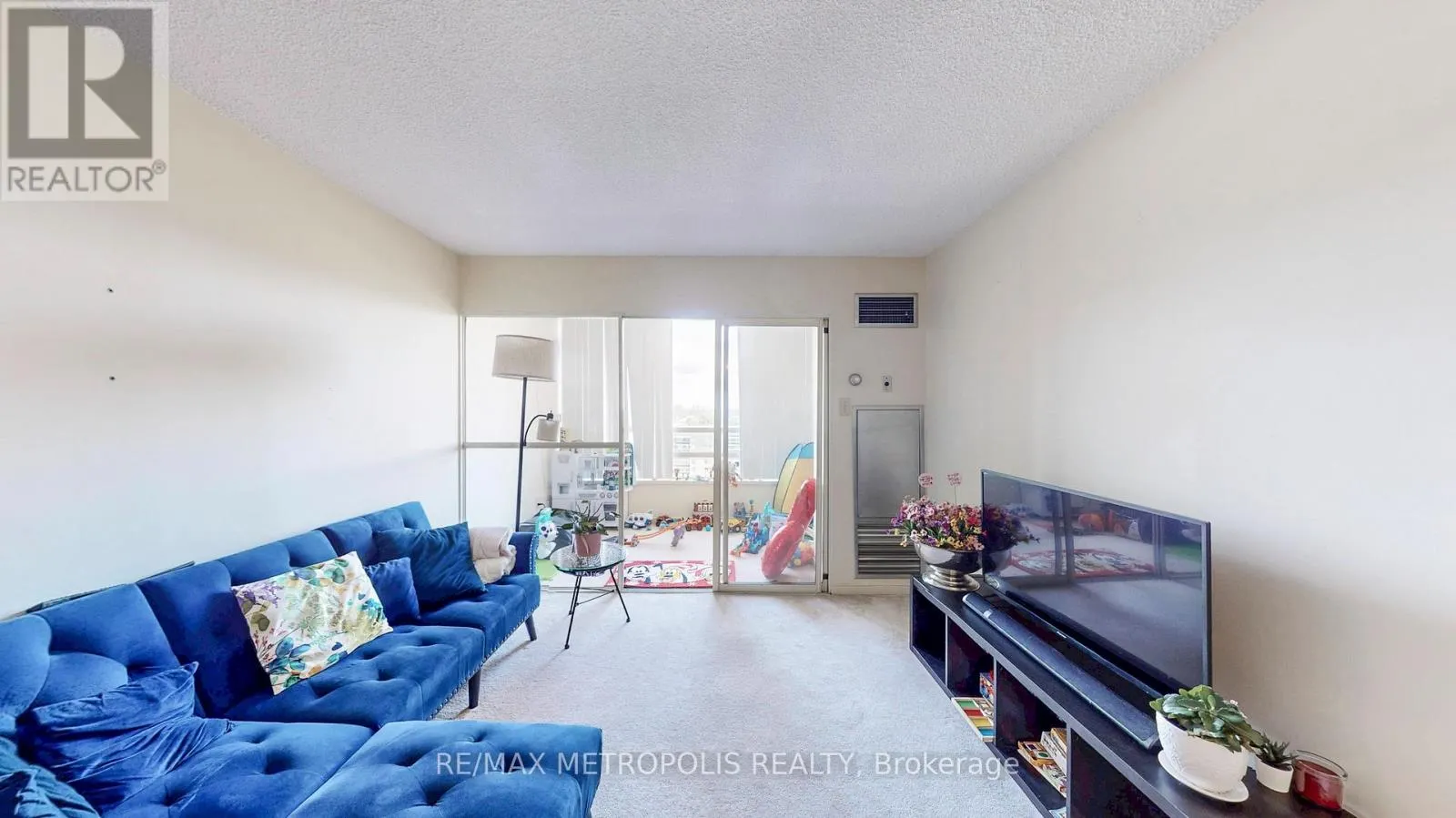1709 - 75 KING STREET E