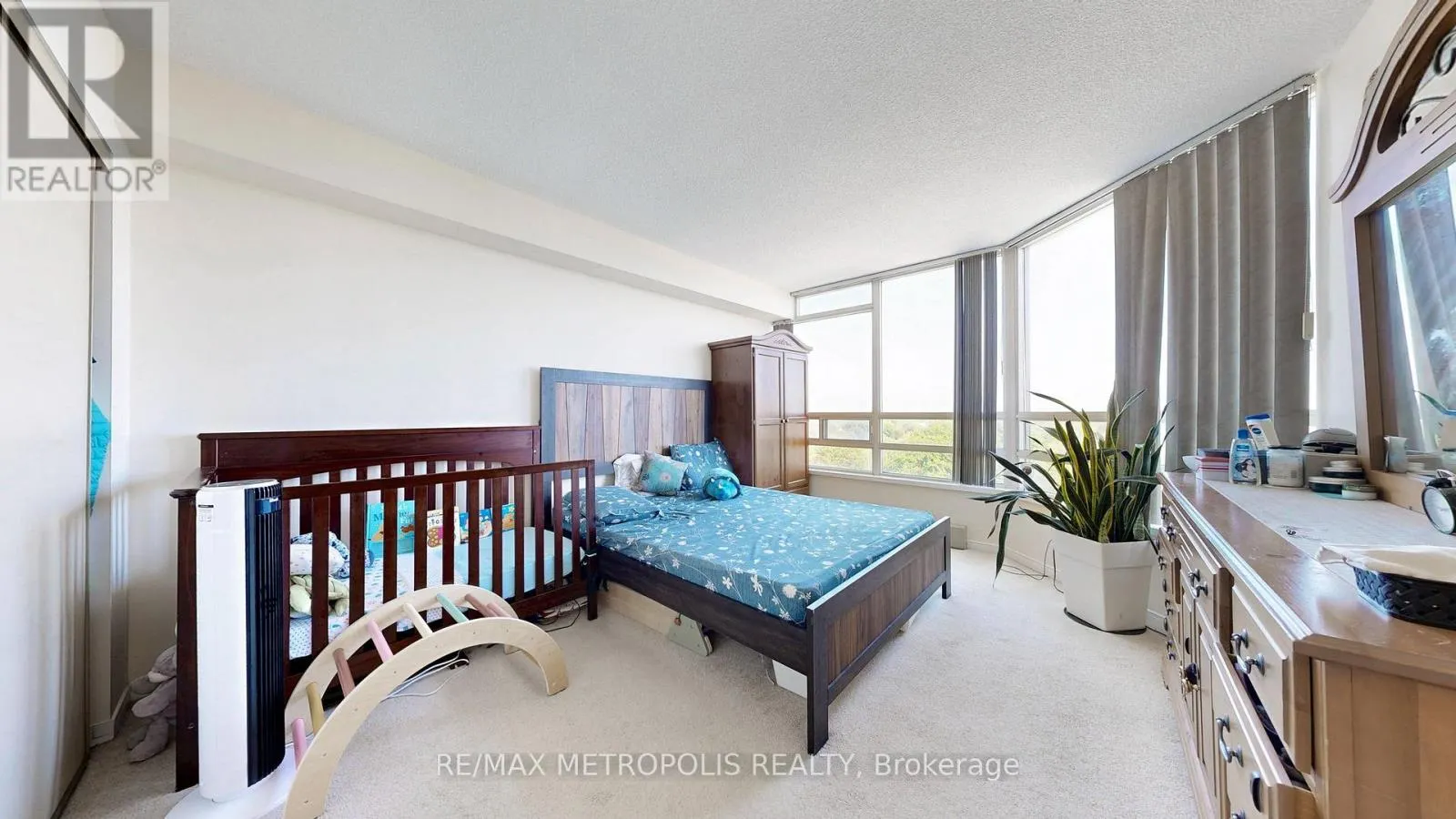 1202 - 75 KING STREET E