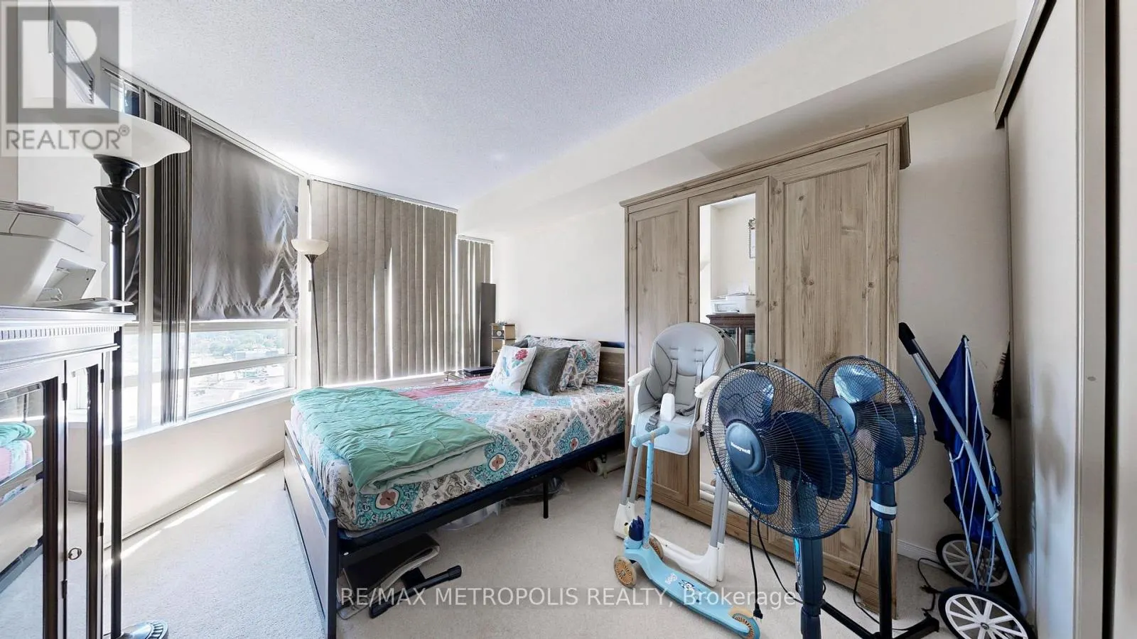 1202 - 75 KING STREET E