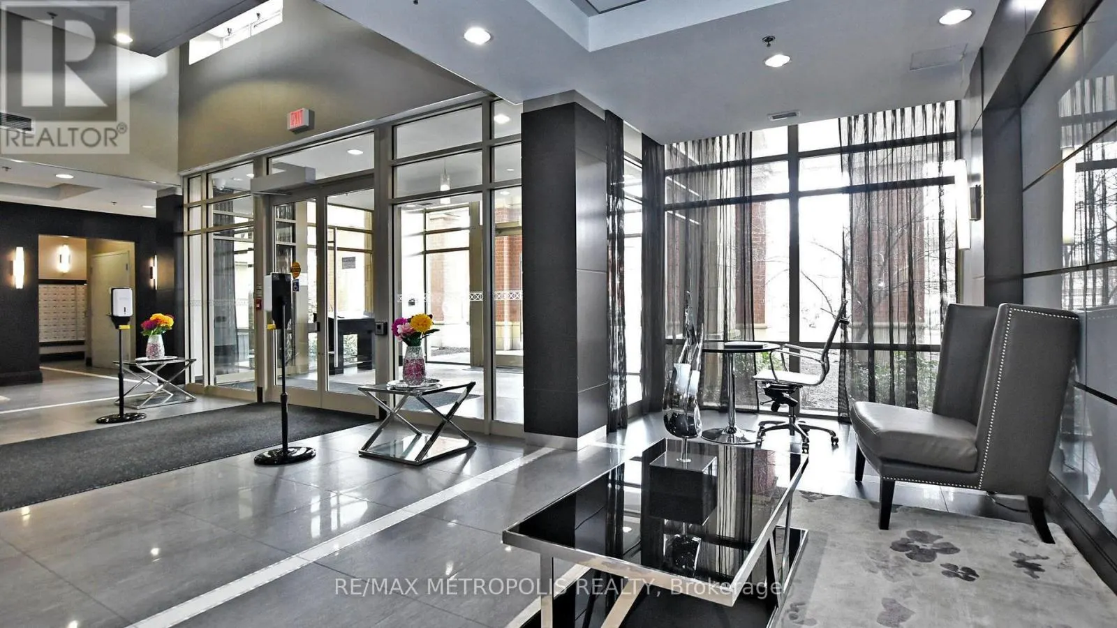 1202 - 75 KING STREET E