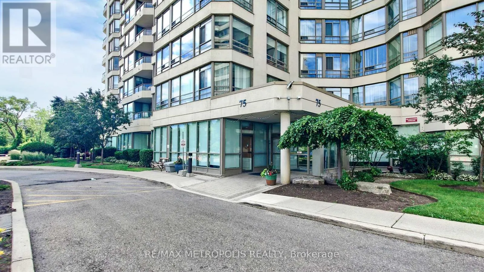 1202 - 75 KING STREET E
