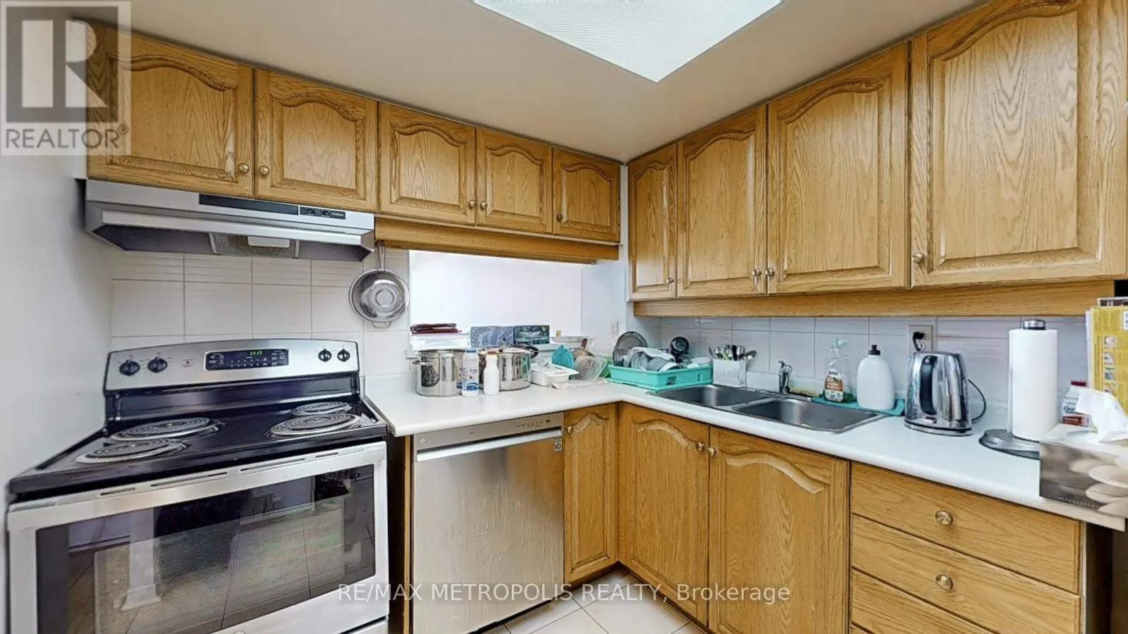 1703 - 75 KING STREET E