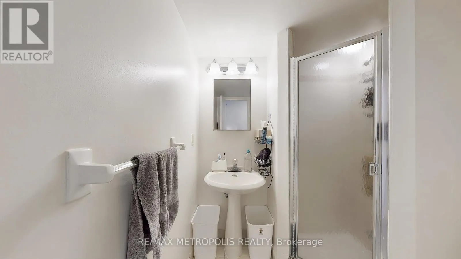 1703 - 75 KING STREET E