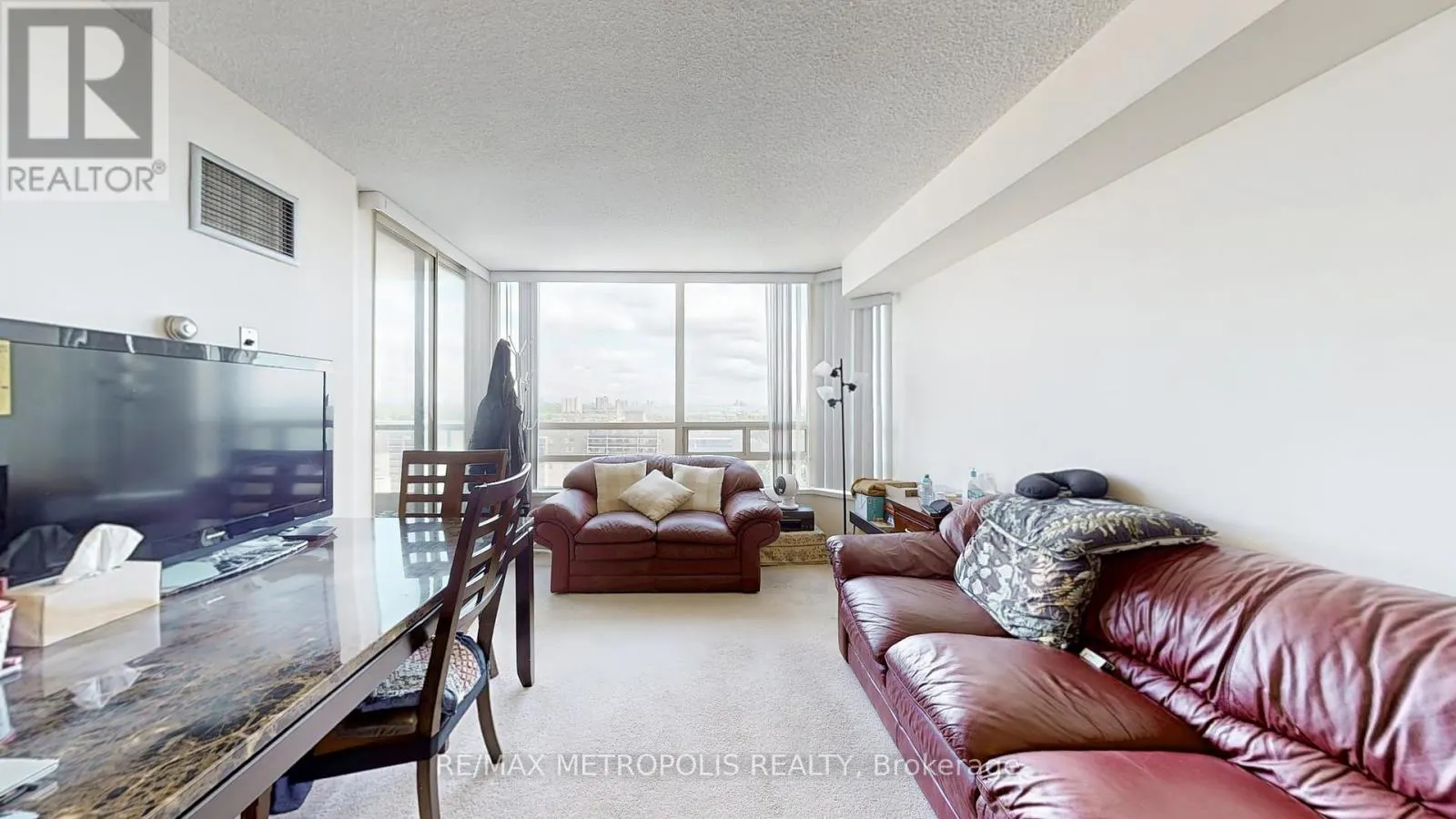 1703 - 75 KING STREET E