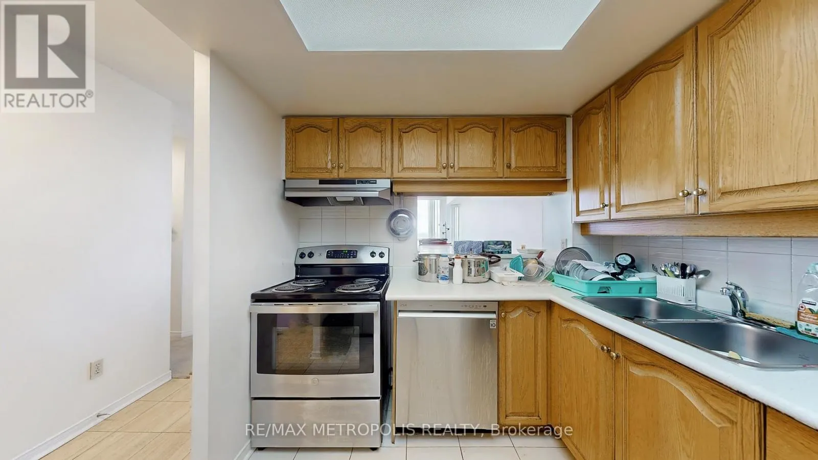 1703 - 75 KING STREET E