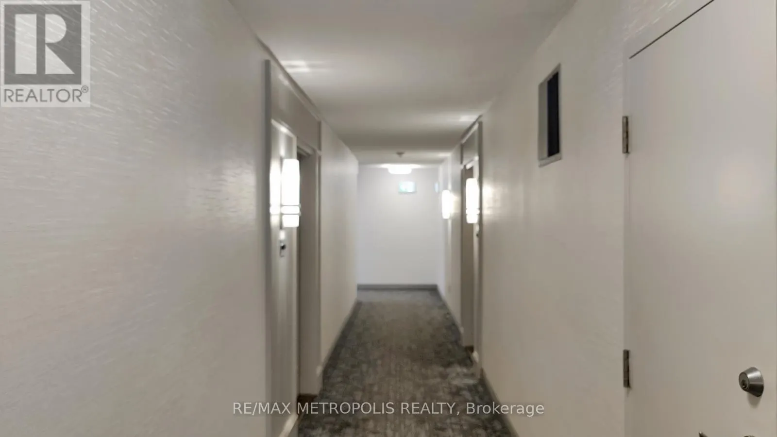 1703 - 75 KING STREET E