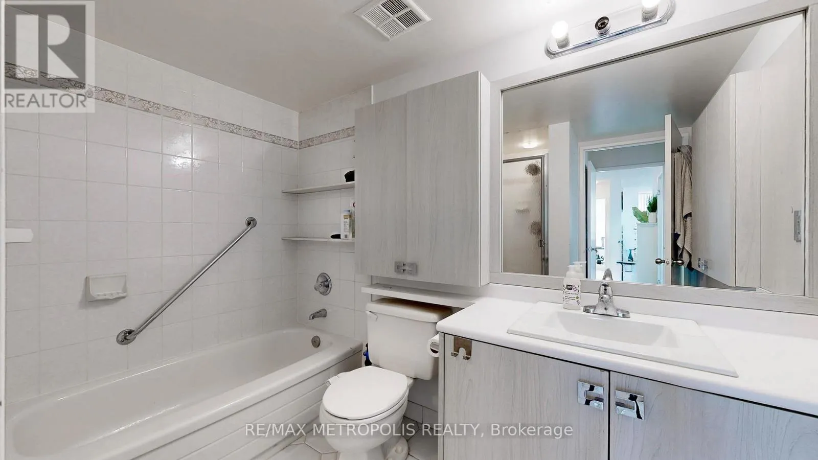 1512 - 75 KING STREET E