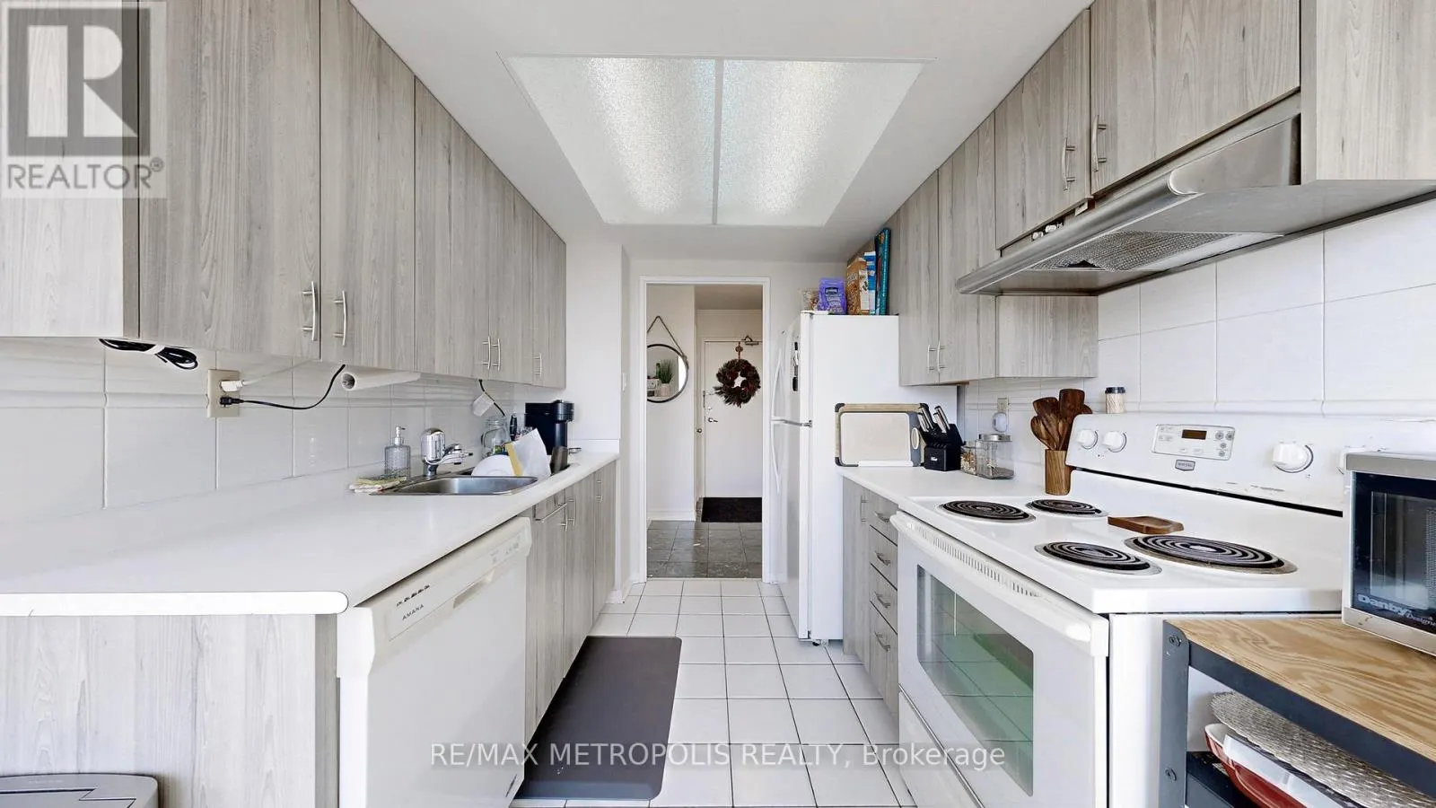 1512 - 75 KING STREET E