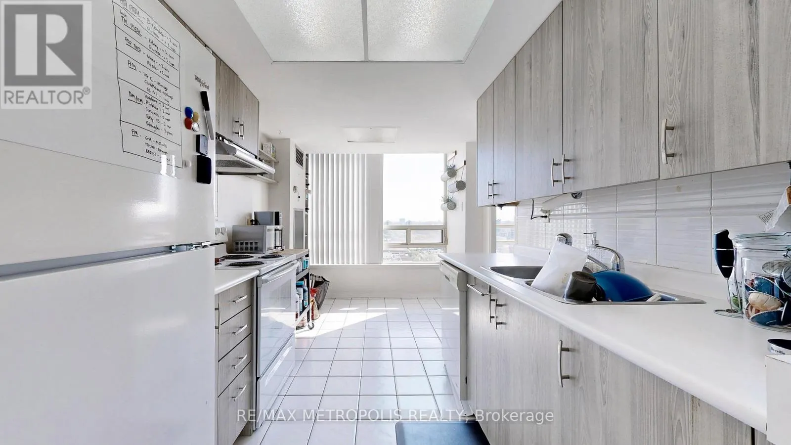 1512 - 75 KING STREET E
