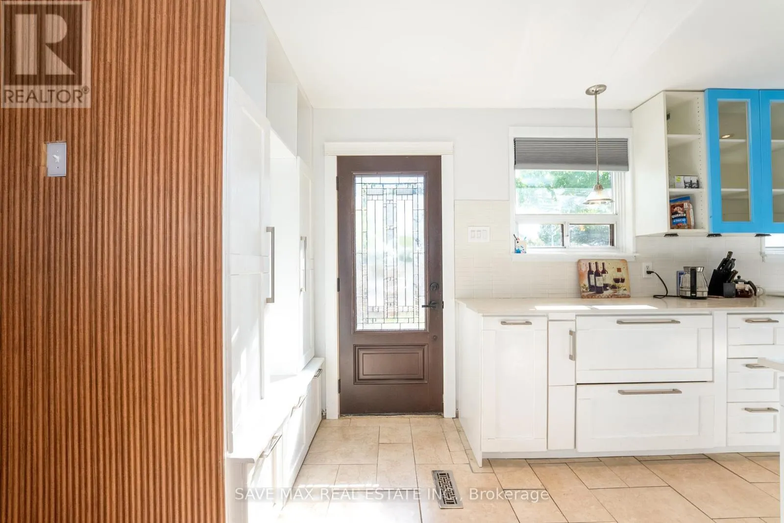 93 ARCHDEKIN DRIVE
