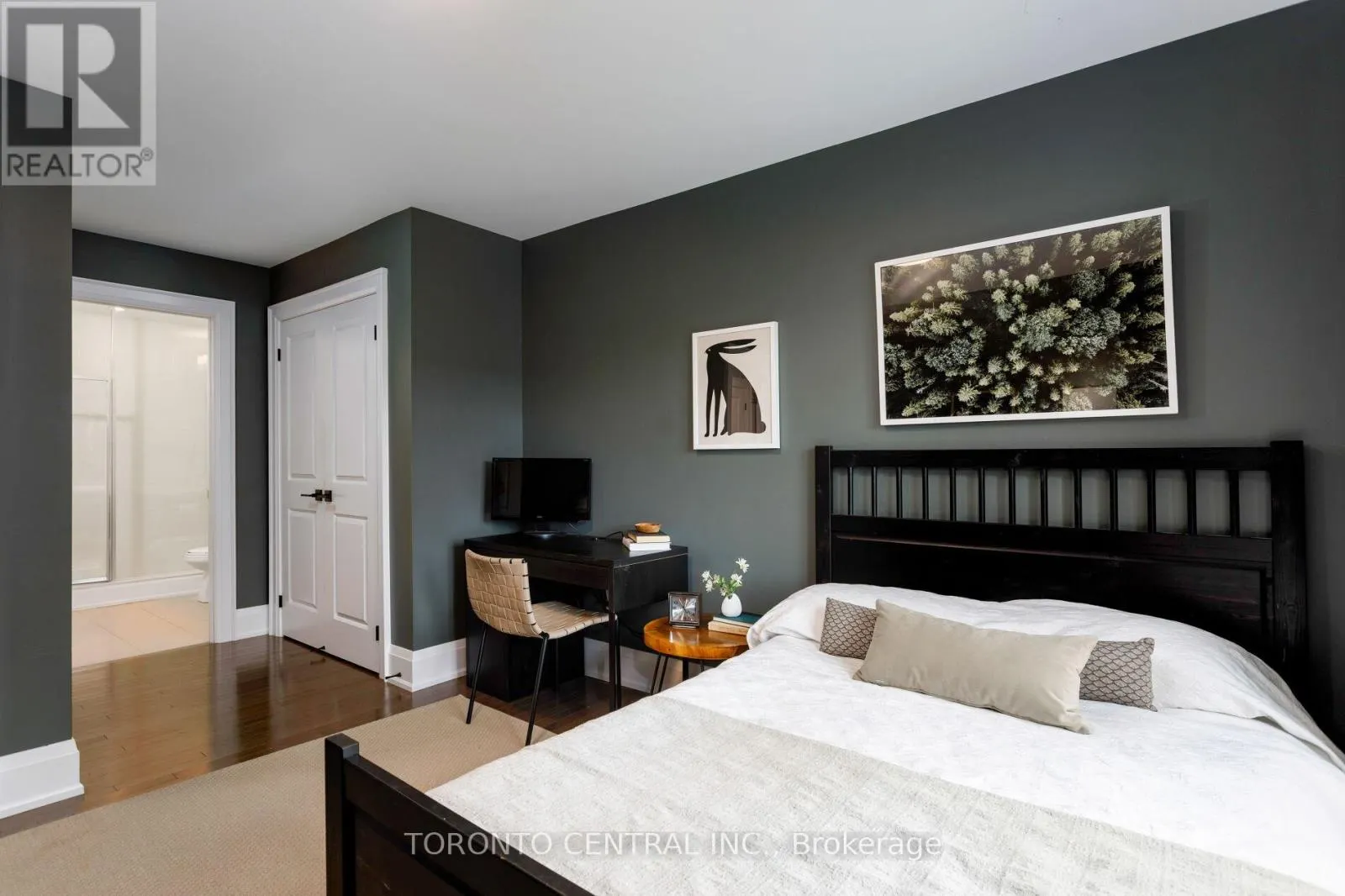 9 CHIMNEY SWIFT COURT