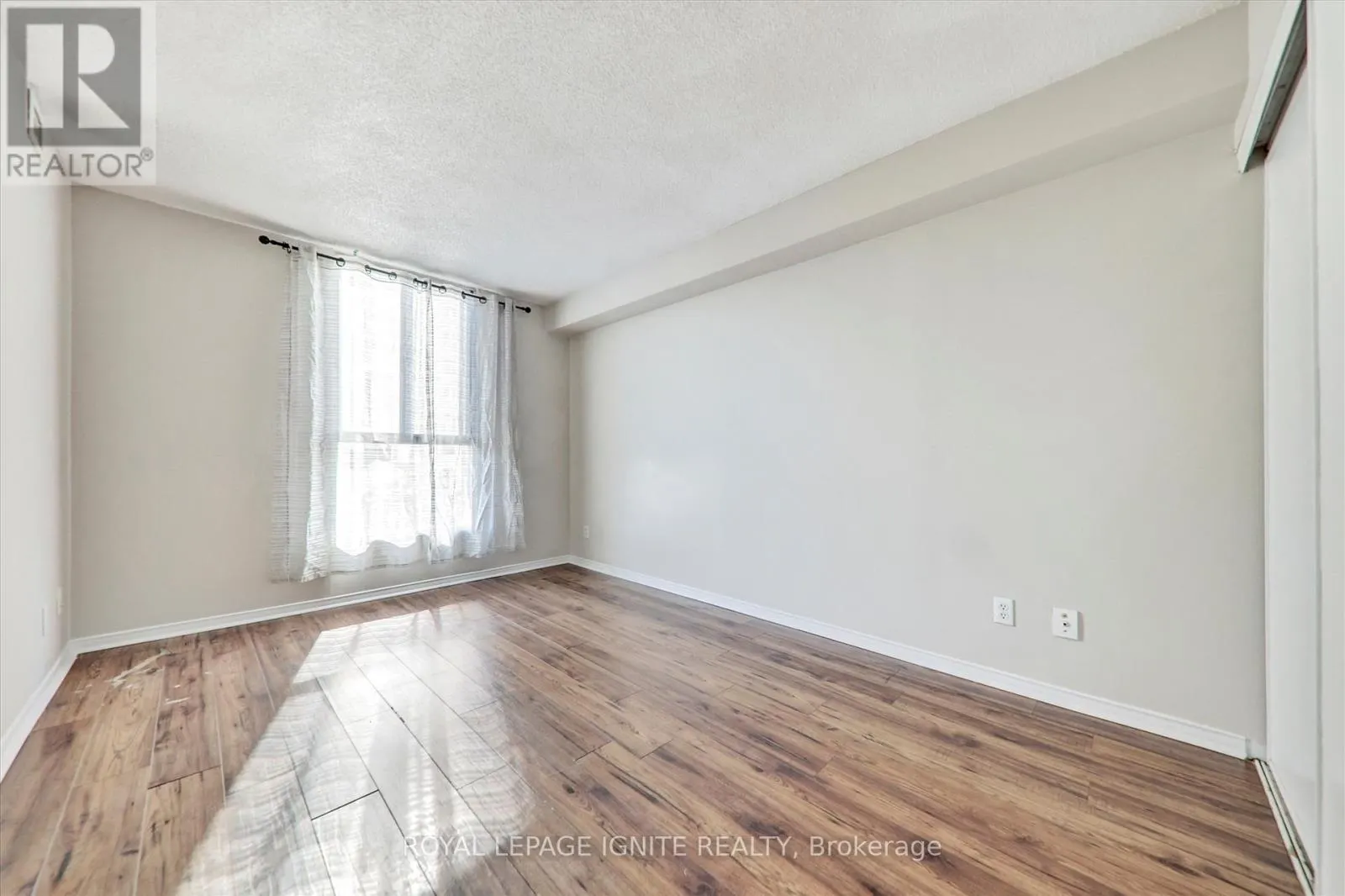402 - 155 HILLCREST AVENUE