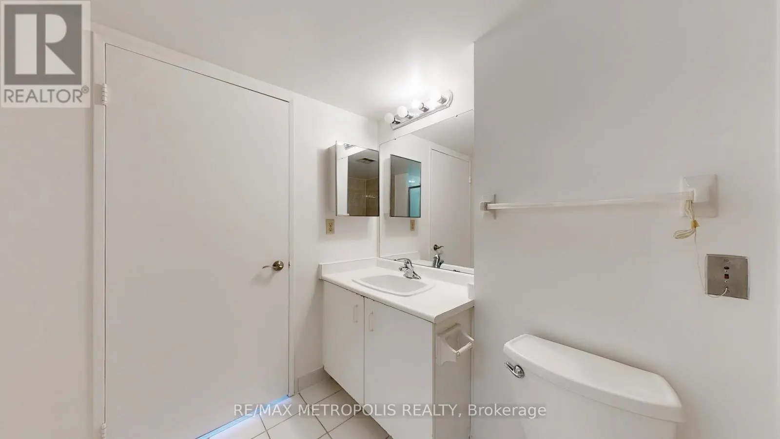 1609 - 75 KING STREET E
