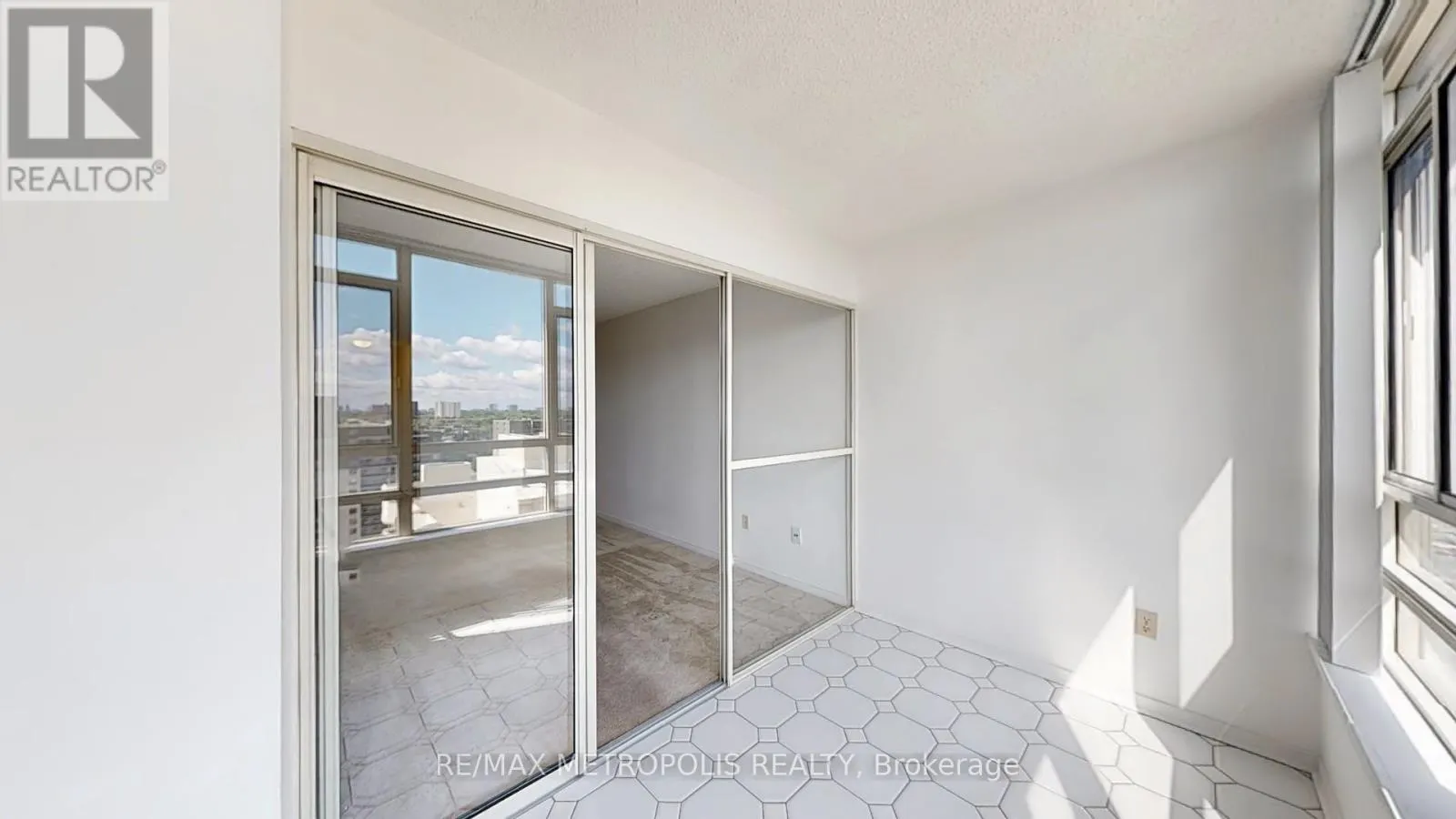 1609 - 75 KING STREET E