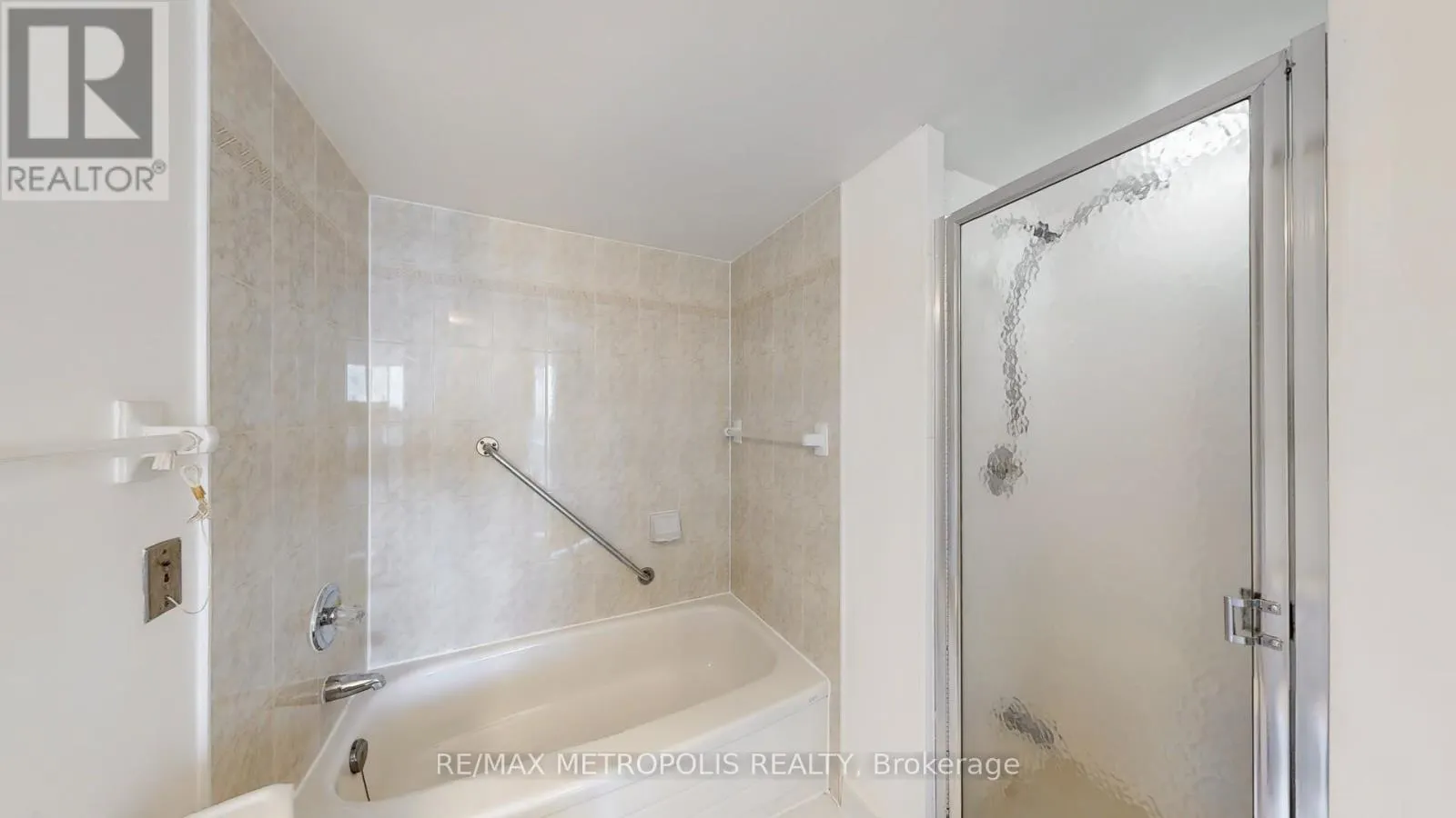 1609 - 75 KING STREET E