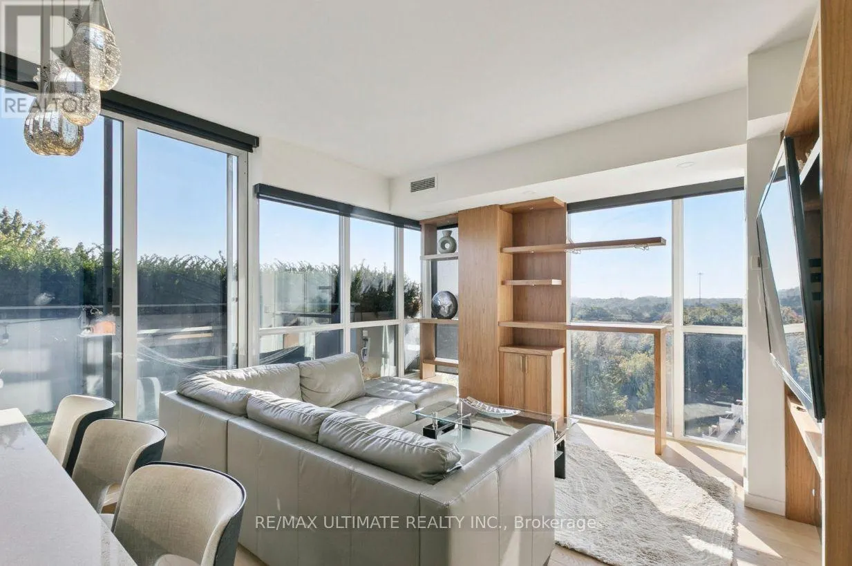 730 - 15 JAMES FINLAY WAY