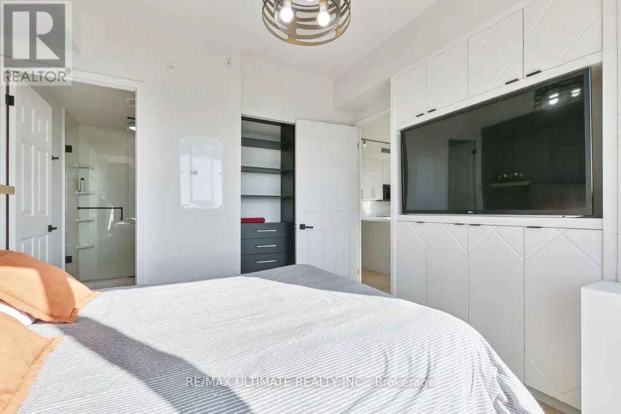 730 - 15 JAMES FINLAY WAY