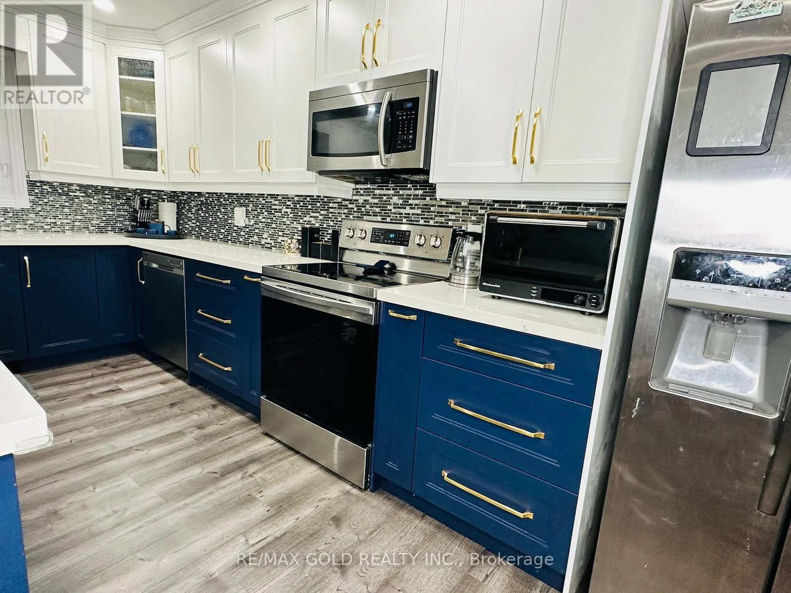 3 PANORAMA CRESCENT N