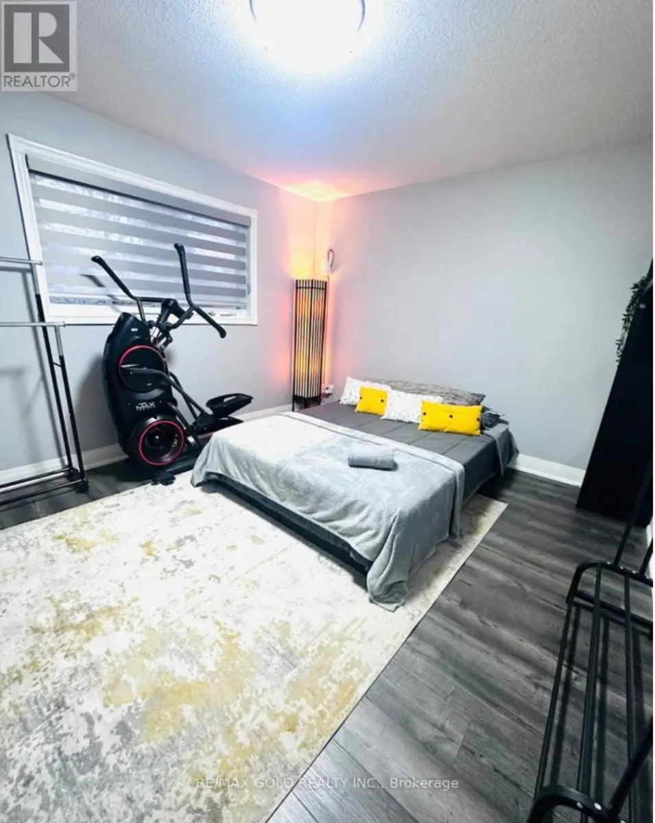 3 PANORAMA CRESCENT N
