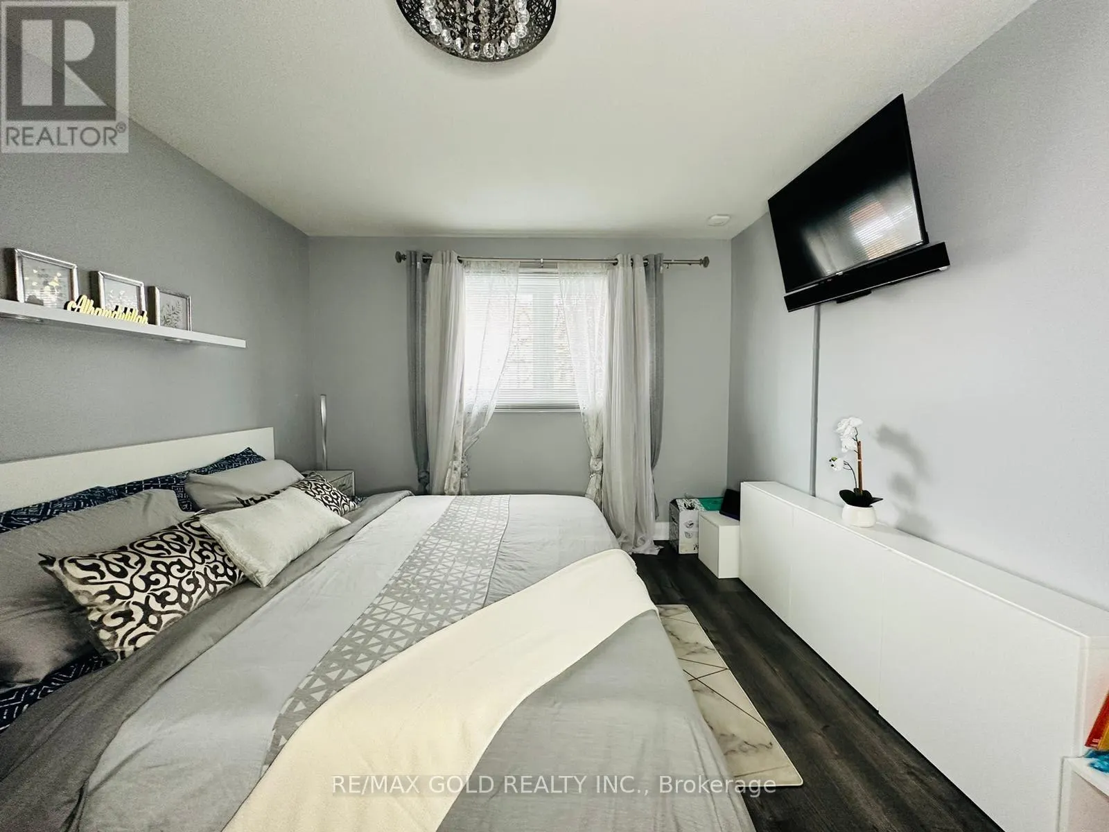 3 PANORAMA CRESCENT N