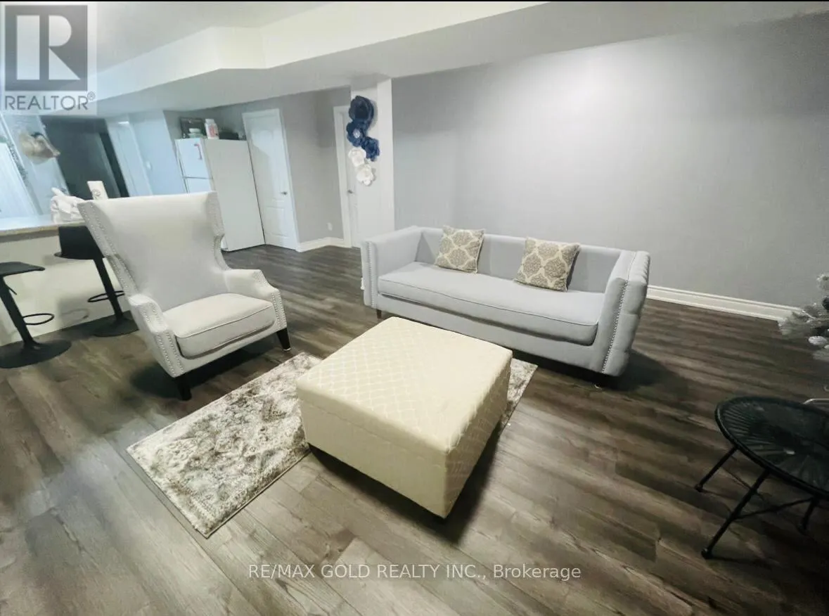 3 PANORAMA CRESCENT N