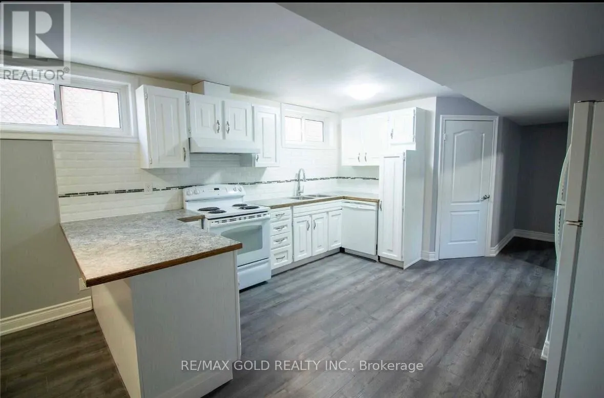 3 PANORAMA CRESCENT N
