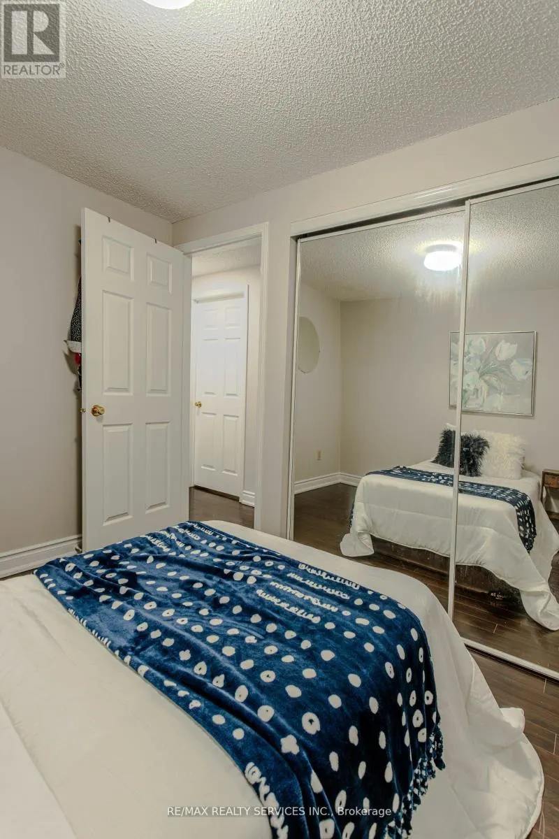 32 HEDDON COURT