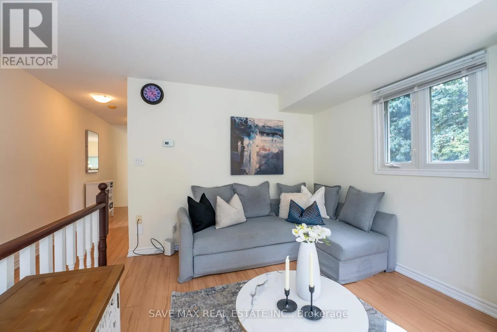 25 - 840 DUNDAS STREET W