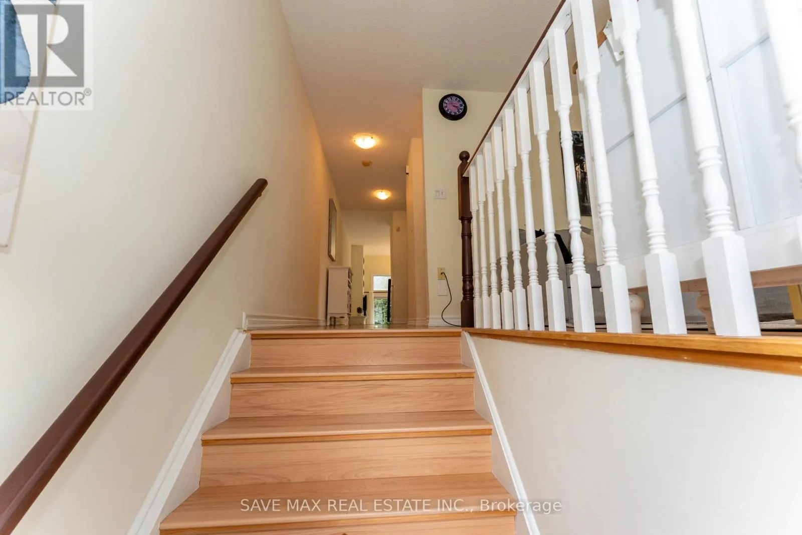 25 - 840 DUNDAS STREET W