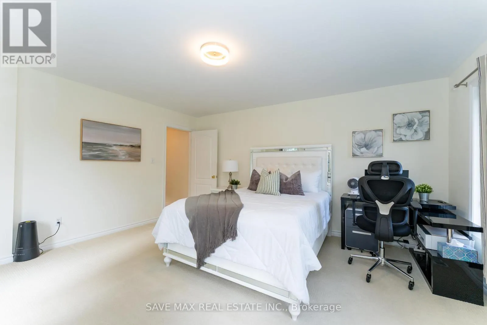 25 - 840 DUNDAS STREET W