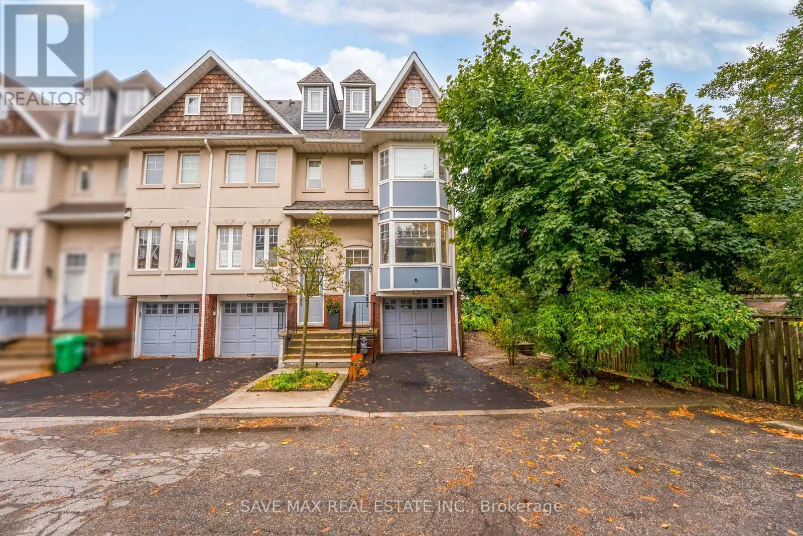 25 - 840 DUNDAS STREET W