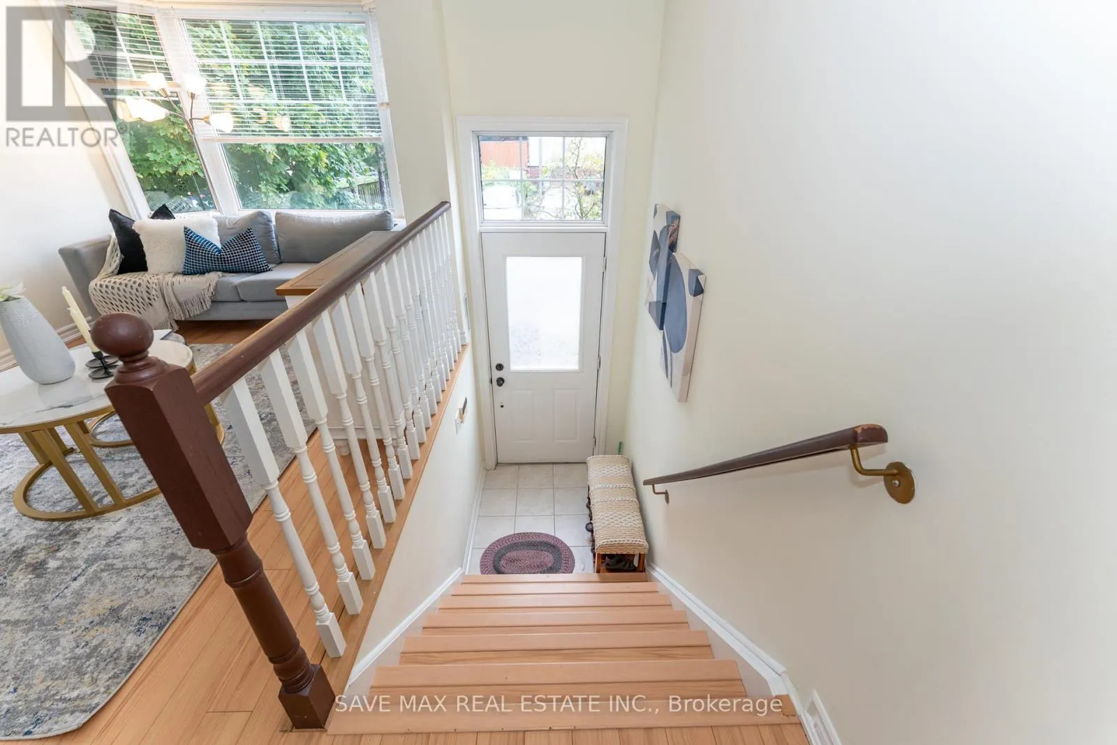 25 - 840 DUNDAS STREET W