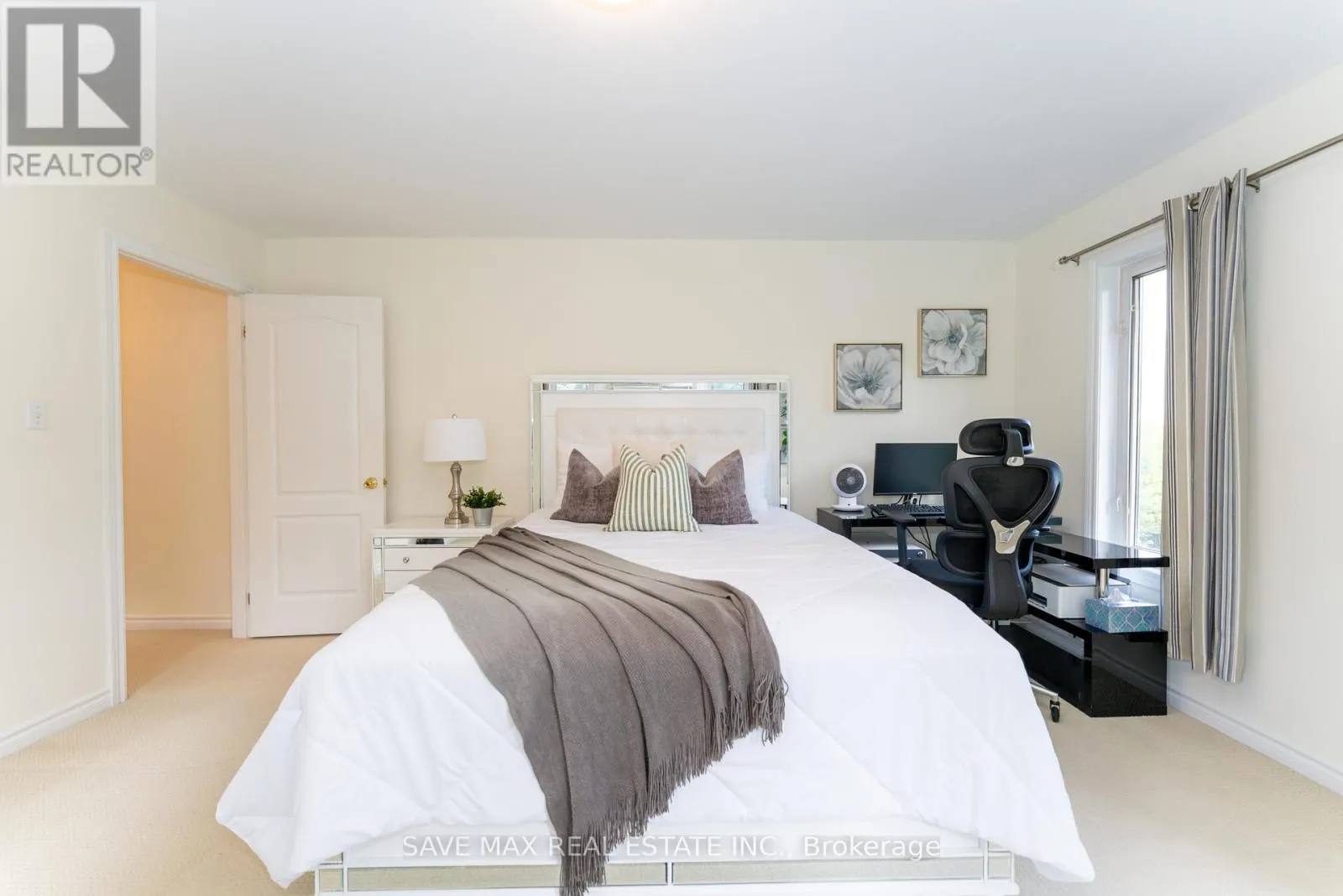 25 - 840 DUNDAS STREET W