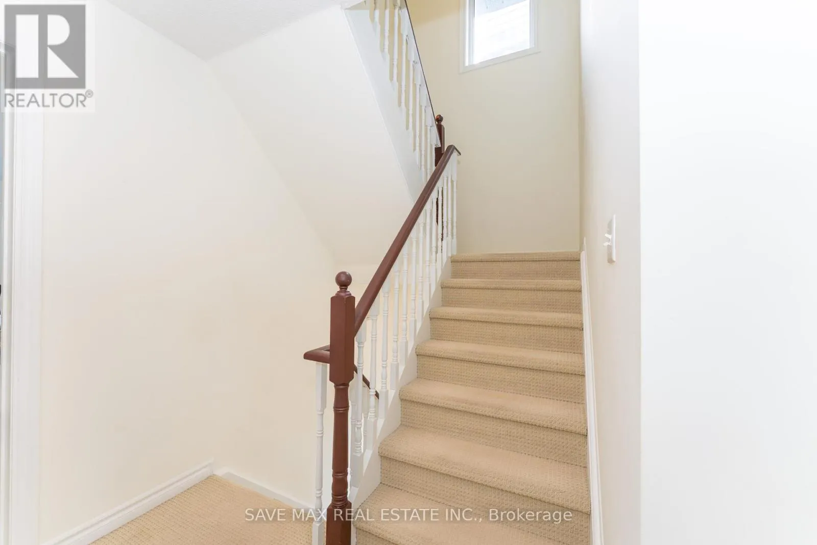 25 - 840 DUNDAS STREET W