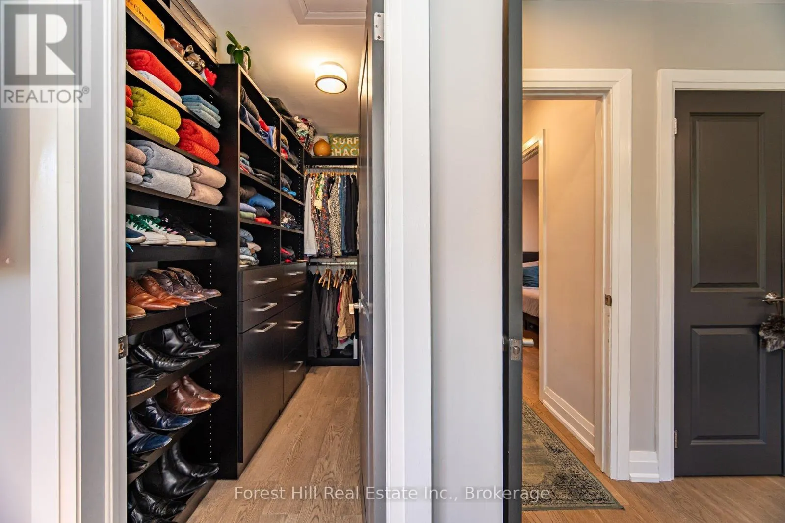 28 DECARIE CIRCLE
