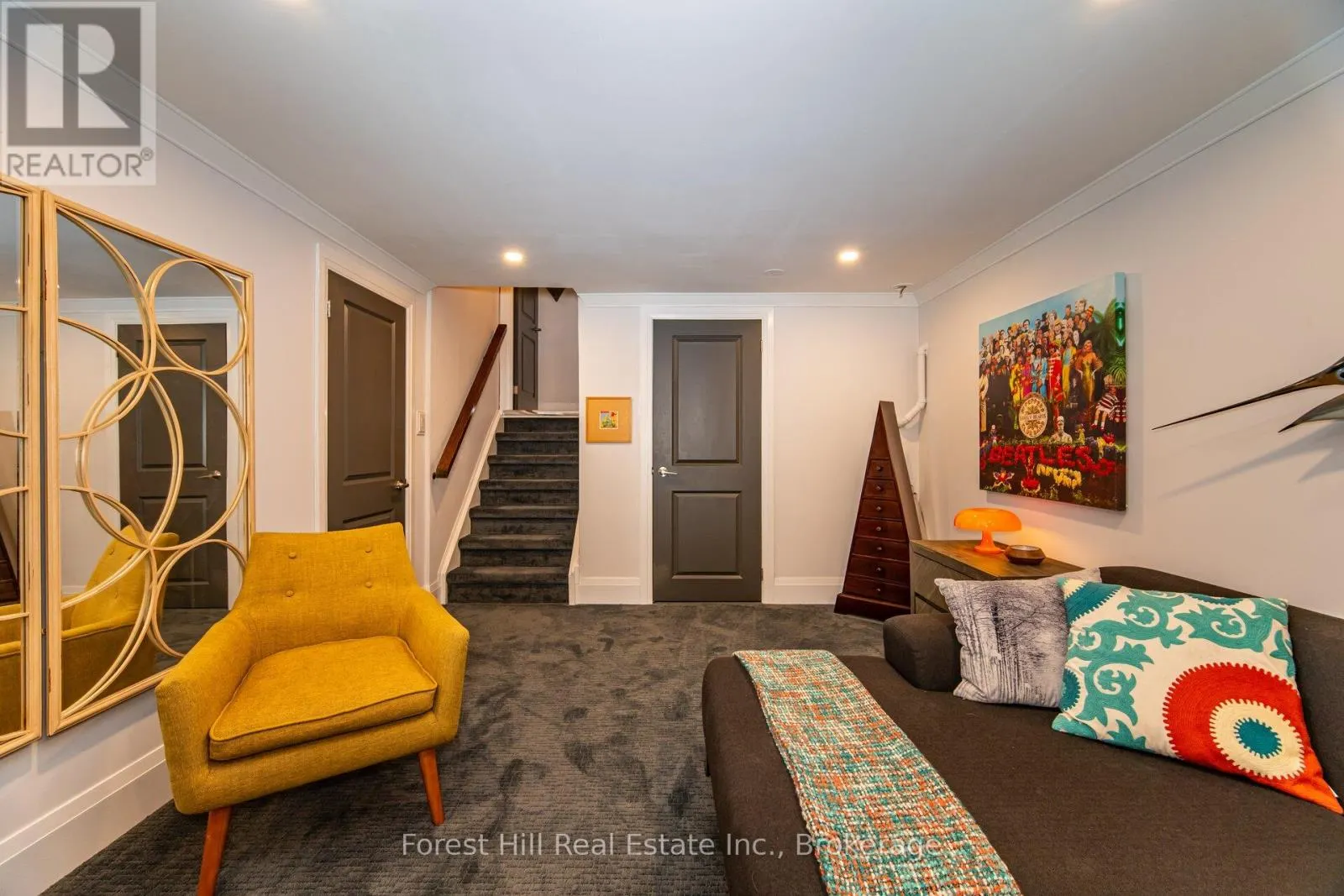 28 DECARIE CIRCLE
