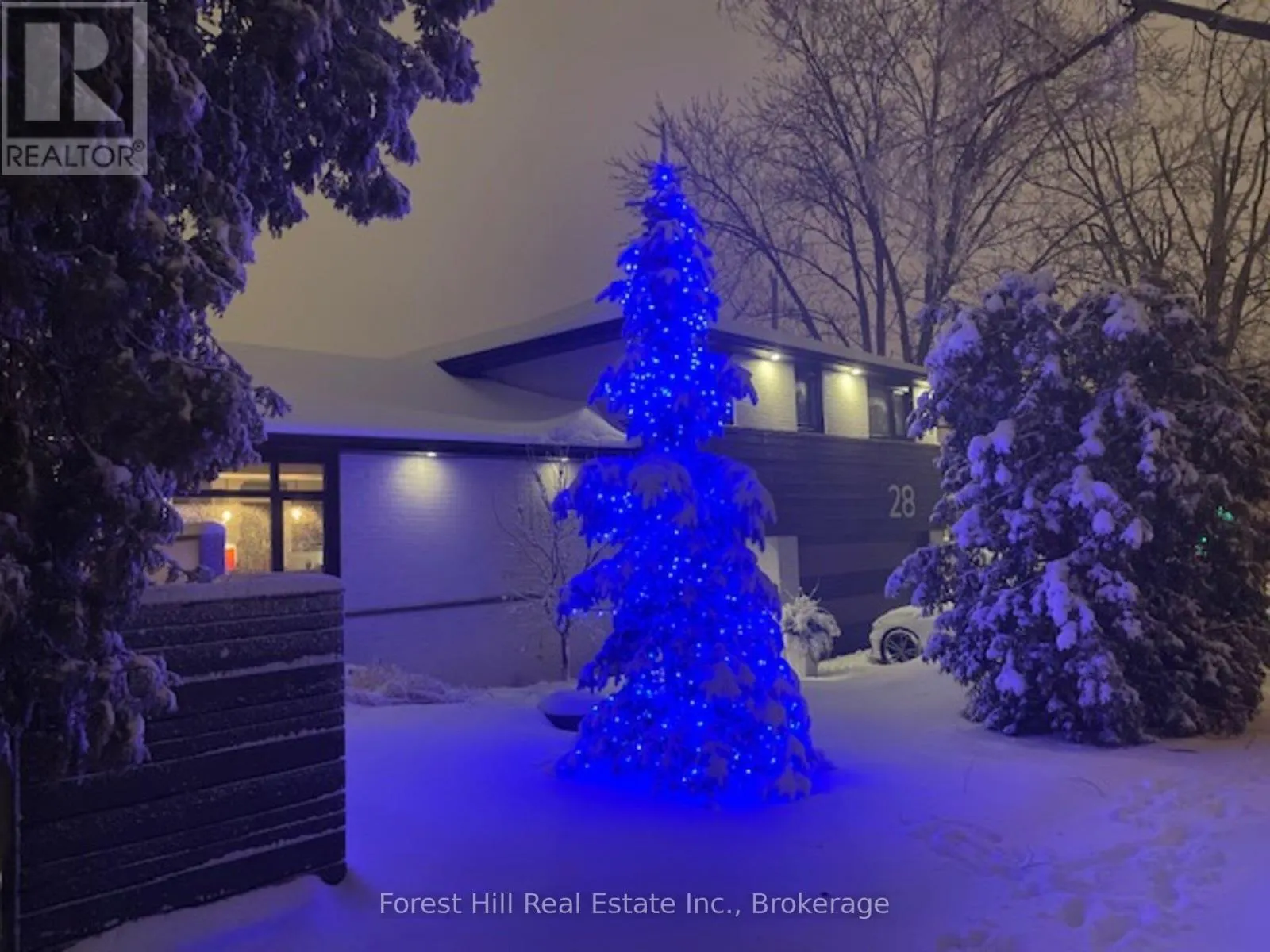 28 DECARIE CIRCLE